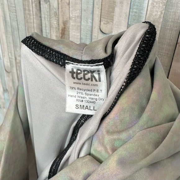 Teeki S White Snake Opal Hot Pants Tight Leggings Recycled PET Yoga Athletic - Picture 7 of 7